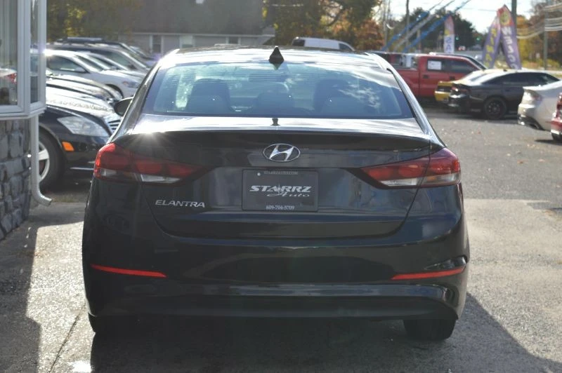 2017 Hyundai Elantra - Image 4 of 12