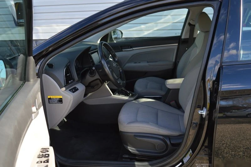 2017 Hyundai Elantra - Image 10 of 12