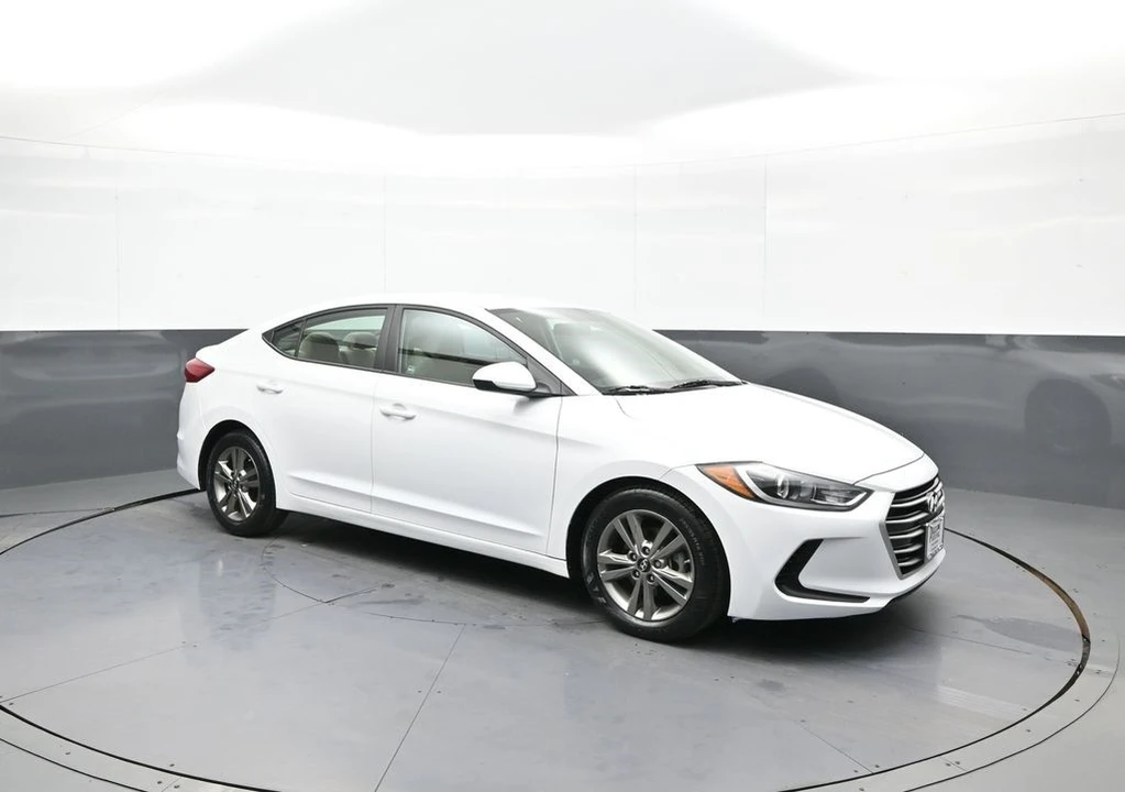 2017 Hyundai Elantra - Image 4 of 12