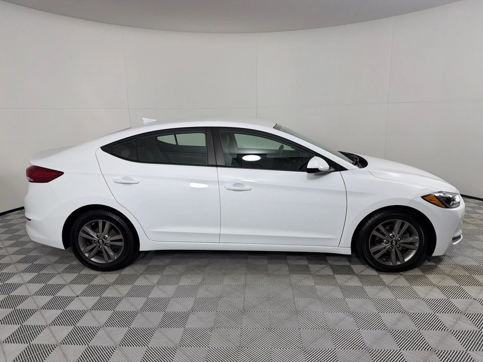 2017 Hyundai Elantra - Image 4 of 12