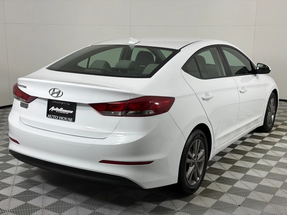2017 Hyundai Elantra - Image 5 of 12