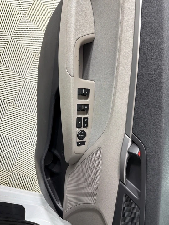 2017 Hyundai Elantra - Image 11 of 12