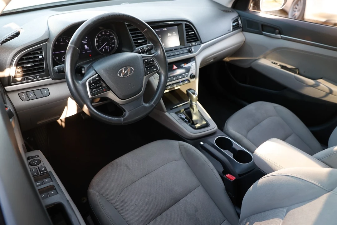 2017 Hyundai Elantra - Image 4 of 12