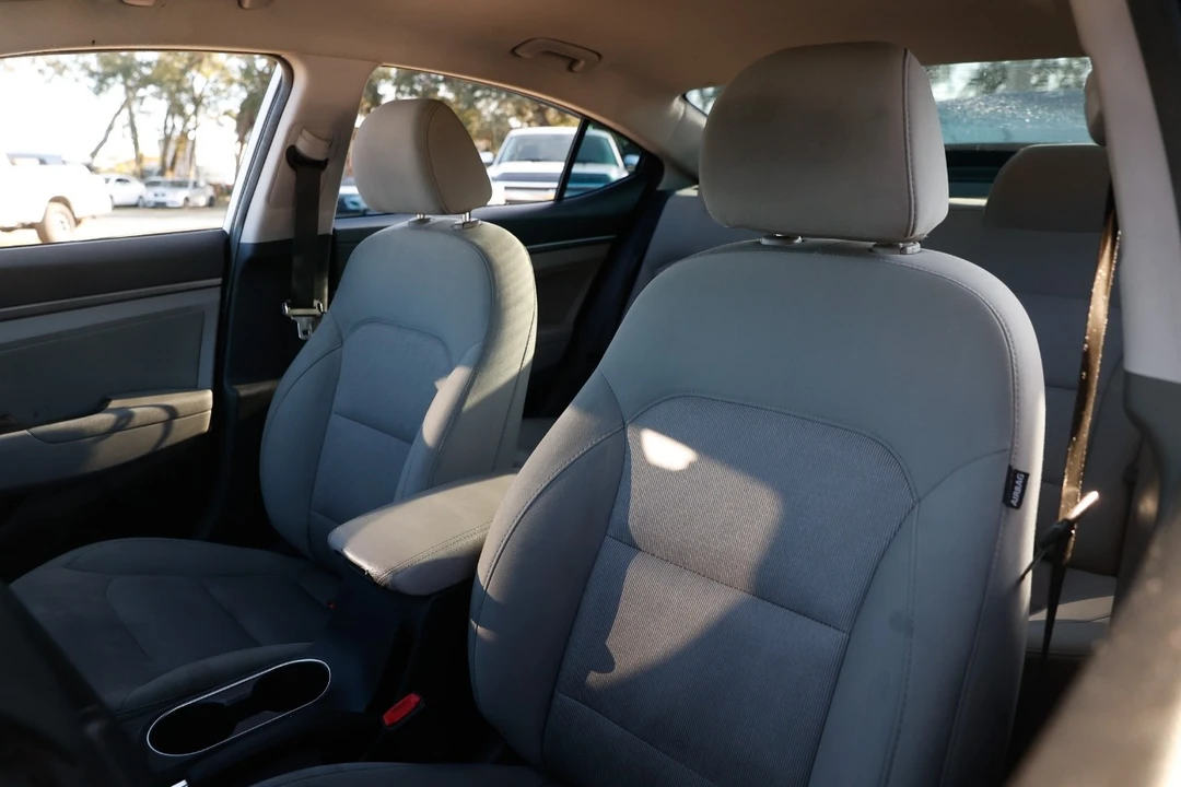2017 Hyundai Elantra - Image 6 of 12