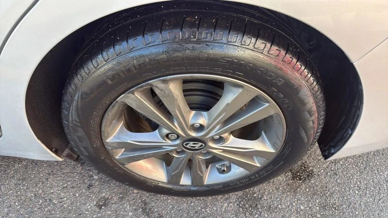 2017 Hyundai Elantra - Image 9 of 12