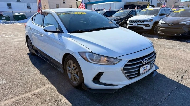 2017 Hyundai Elantra - Image 2 of 12