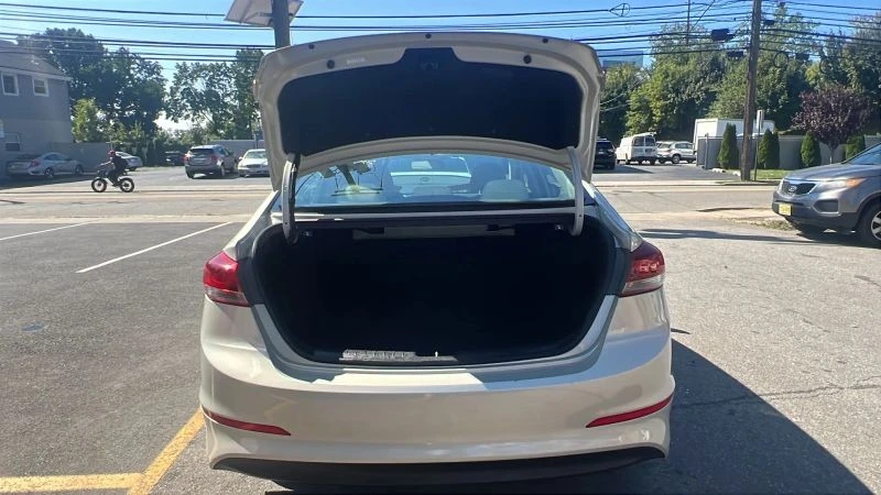 2017 Hyundai Elantra - Image 9 of 12