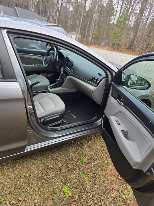 2017 Hyundai Elantra - Image 4 of 9