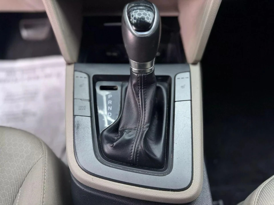 2017 Hyundai Elantra - Image 17 of 21