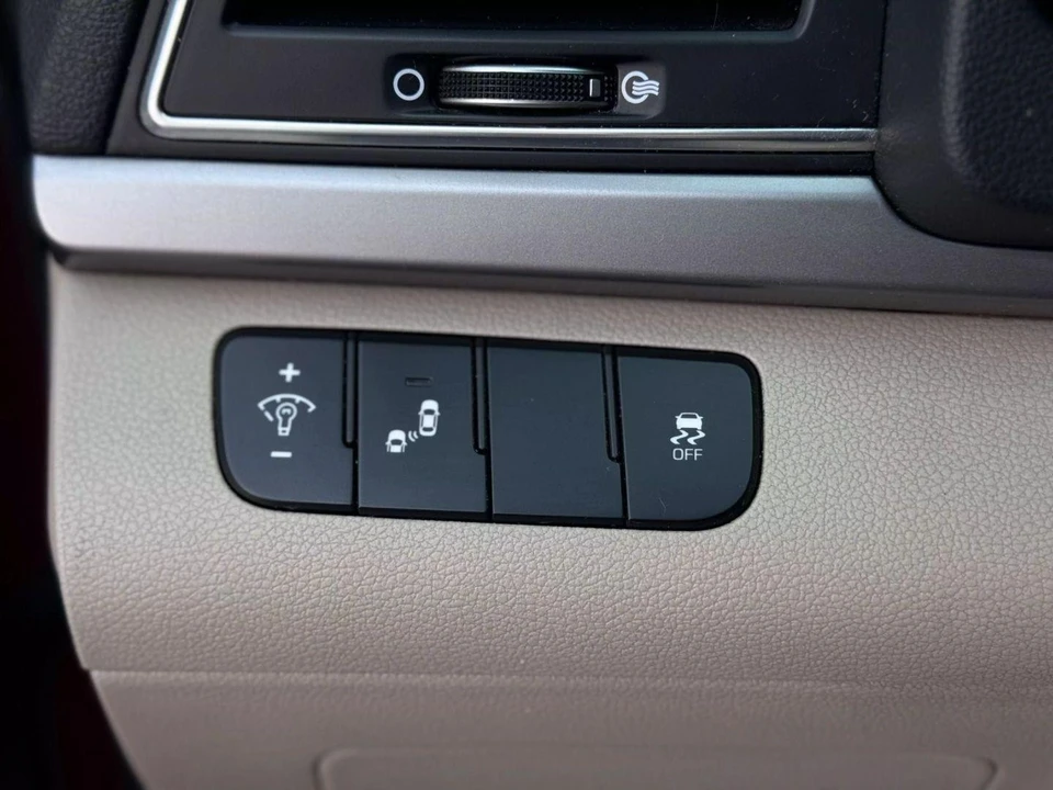 2017 Hyundai Elantra - Image 19 of 21