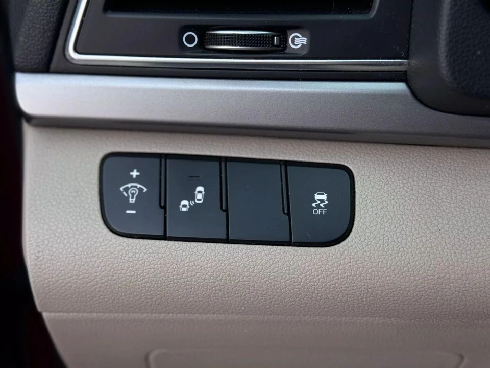 2017 Hyundai Elantra - Image 19 of 21