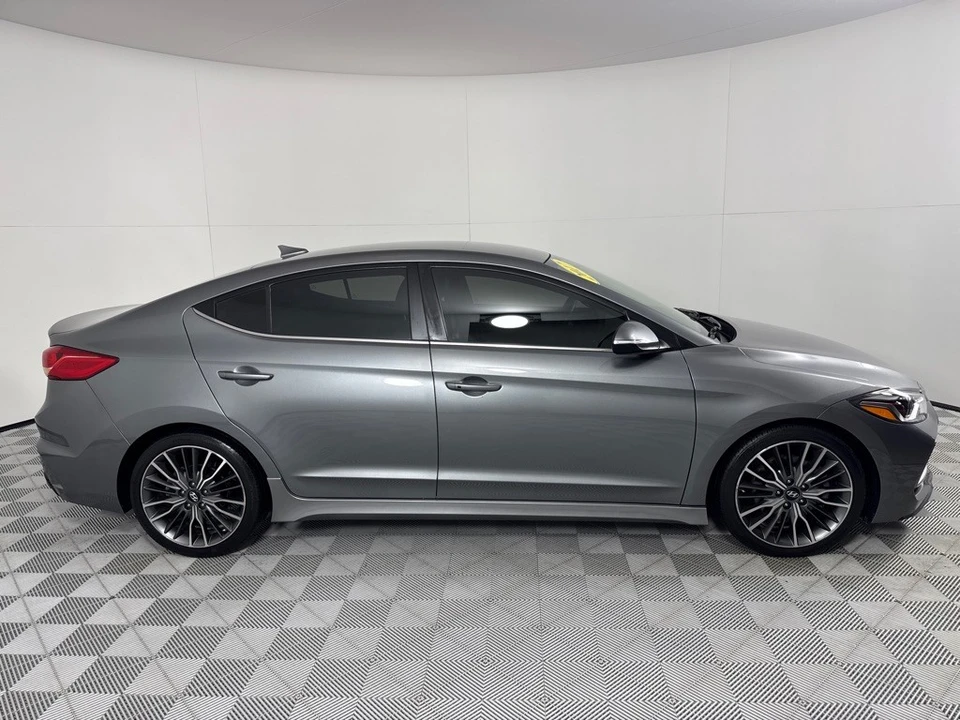 2017 Hyundai Elantra - Image 4 of 12