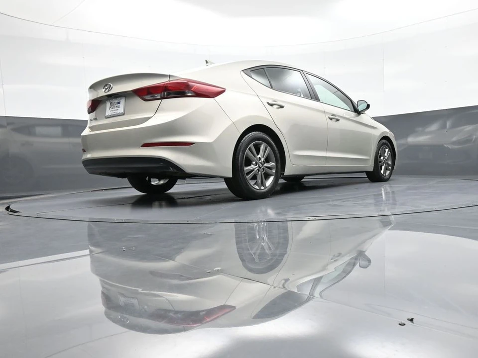 2017 Hyundai Elantra - Image 29 of 31