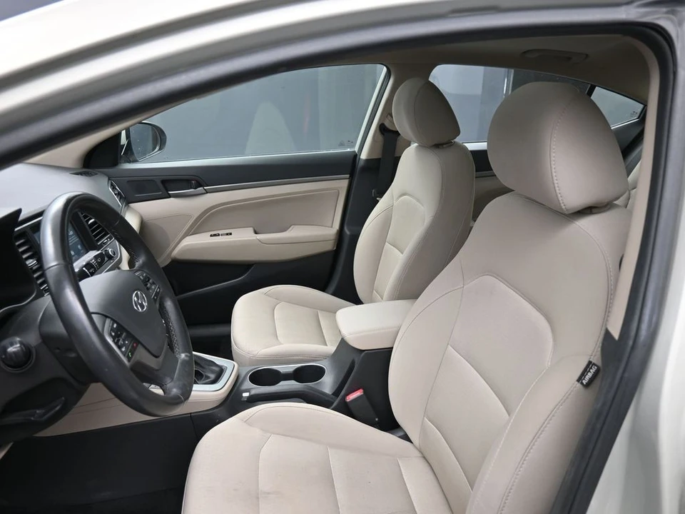2017 Hyundai Elantra - Image 18 of 31