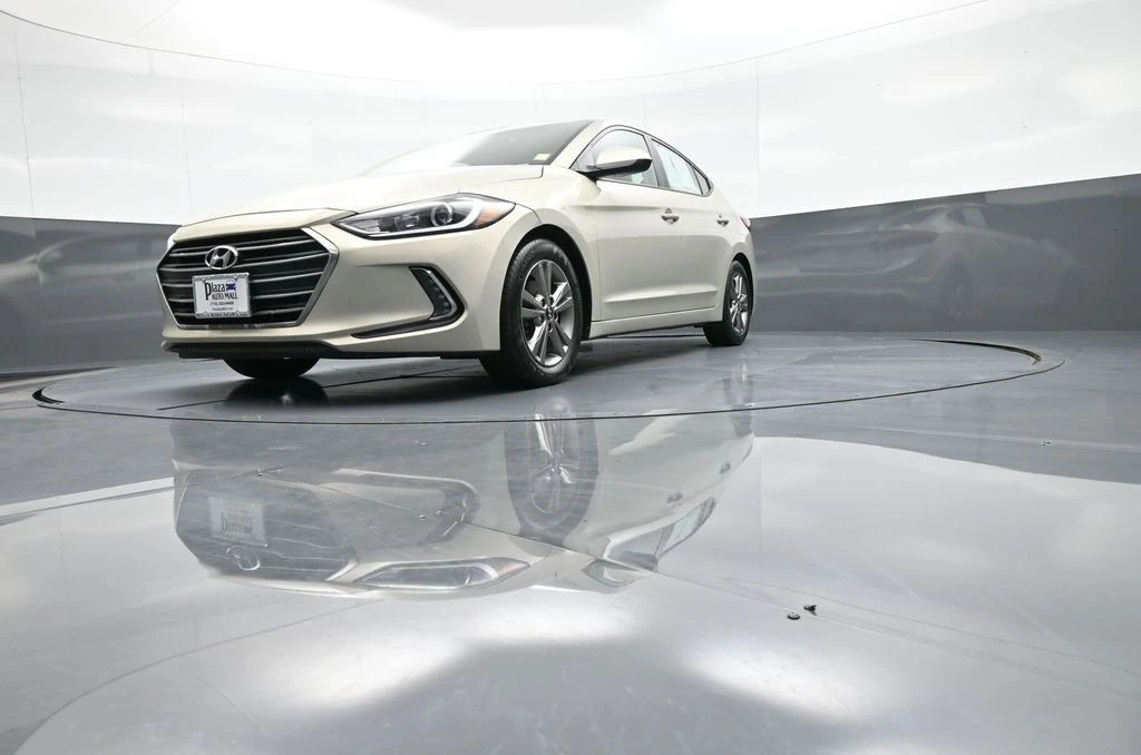 2017 Hyundai Elantra - Image 25 of 31