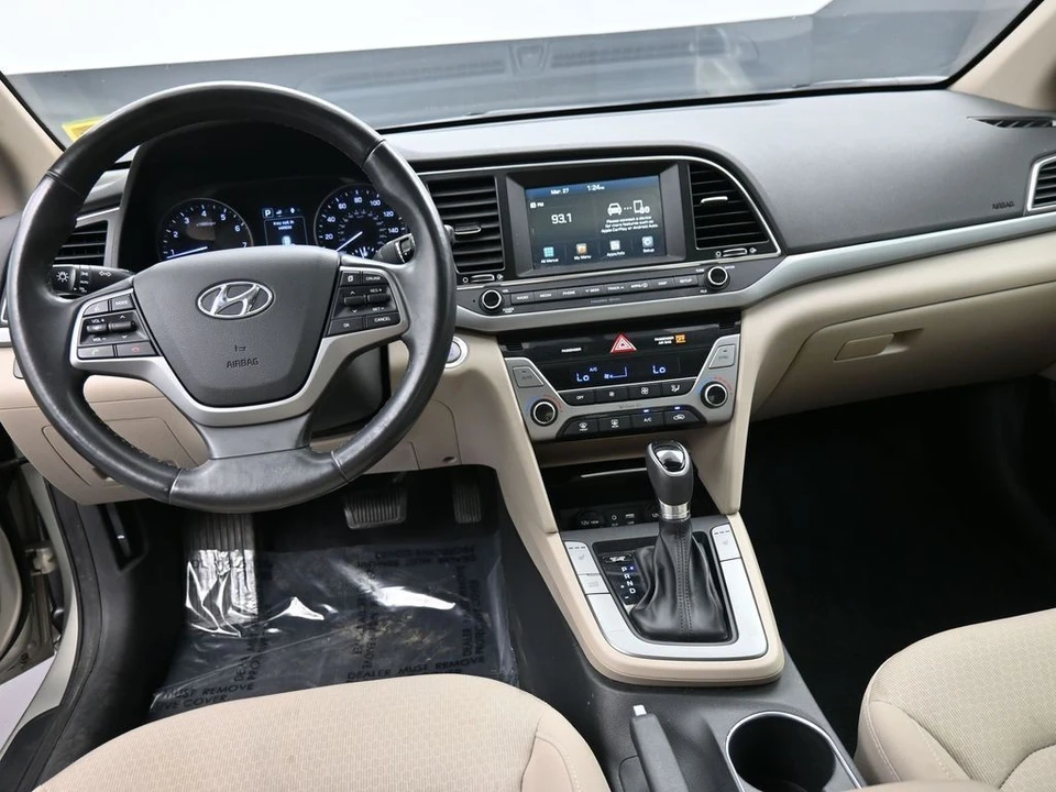 2017 Hyundai Elantra - Image 19 of 31
