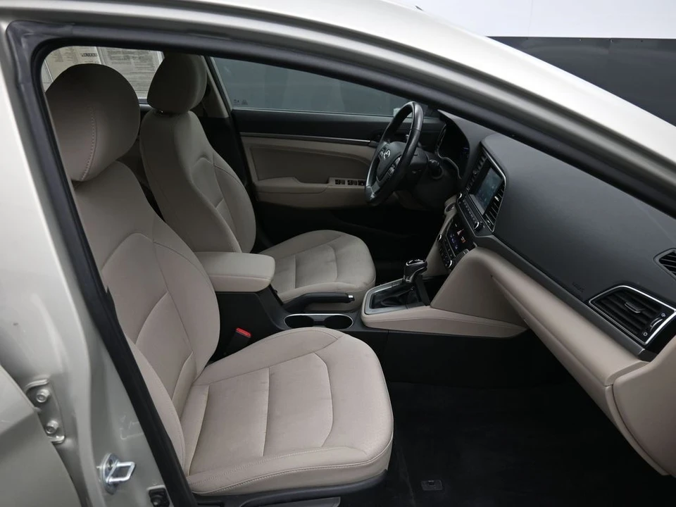 2017 Hyundai Elantra - Image 24 of 31