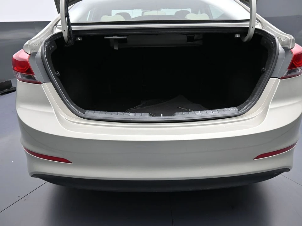 2017 Hyundai Elantra - Image 21 of 31