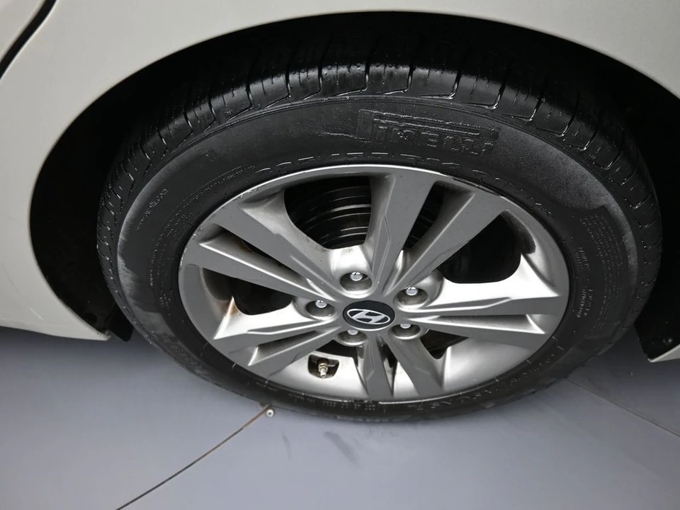 2017 Hyundai Elantra - Image 15 of 31