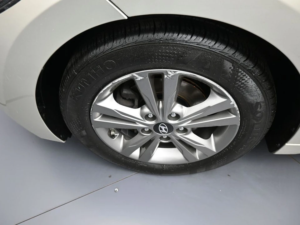 2017 Hyundai Elantra - Image 14 of 31
