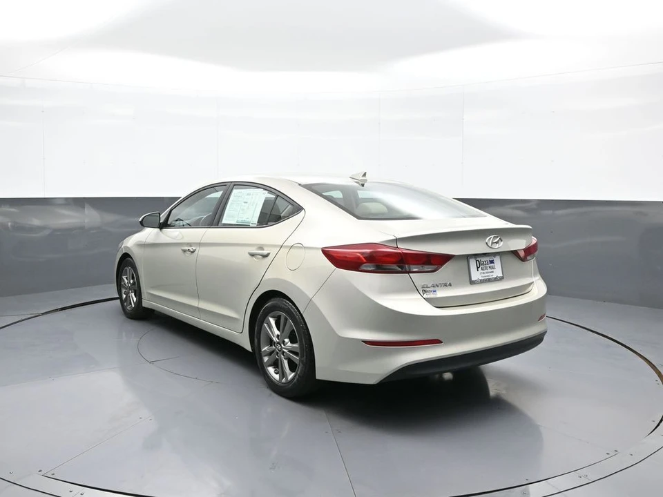2017 Hyundai Elantra - Image 8 of 31