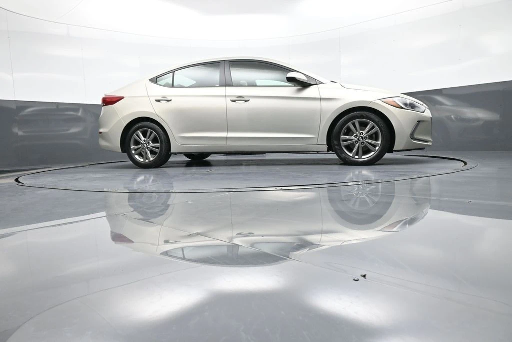 2017 Hyundai Elantra - Image 28 of 31
