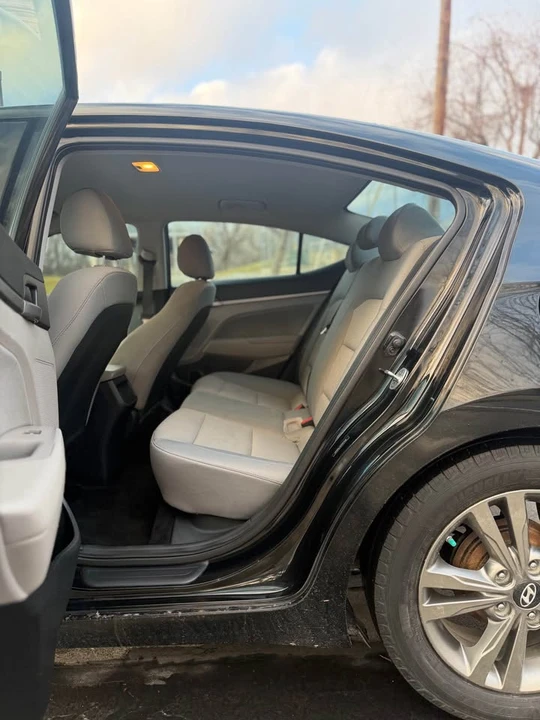 2017 Hyundai Elantra - Image 9 of 14