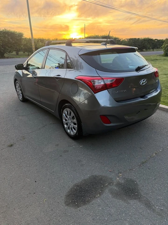 2017 Hyundai Elantra - Image 8 of 10