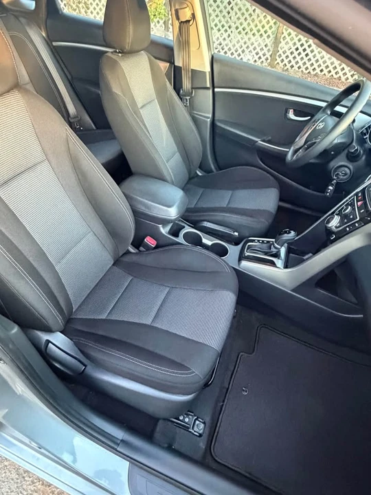 2017 Hyundai Elantra - Image 9 of 10