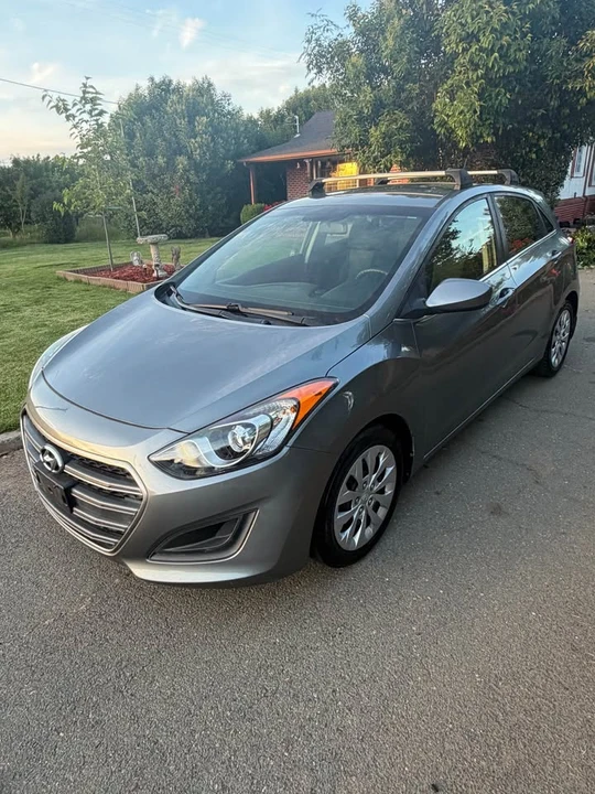 2017 Hyundai Elantra - Image 2 of 10