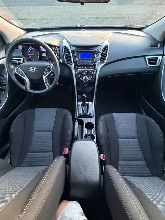 2017 Hyundai Elantra - Image 5 of 10