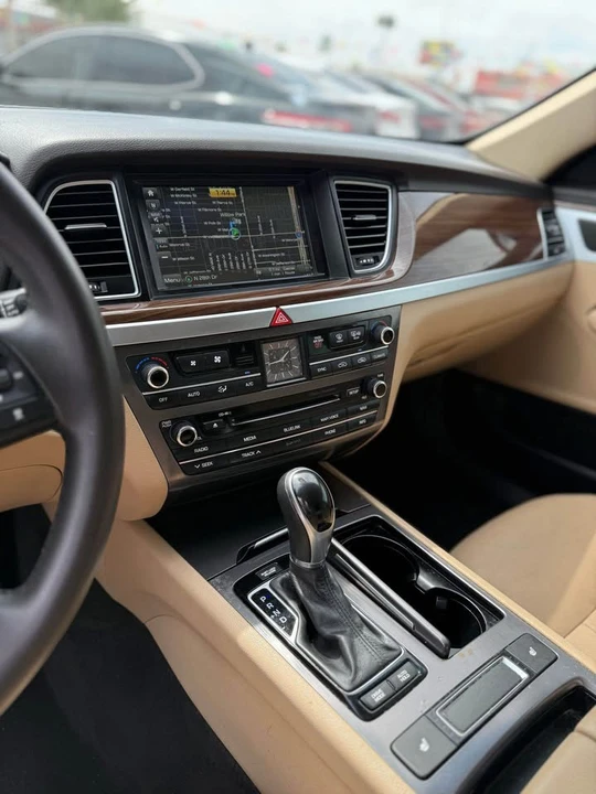 2017 Hyundai Genesis - Image 7 of 9