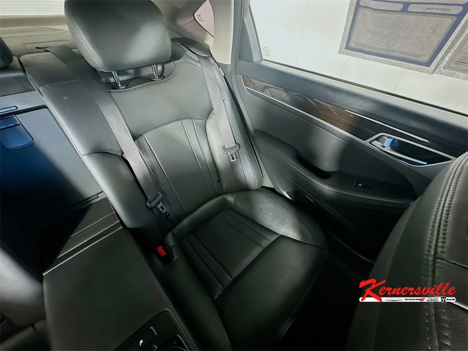 2017 Hyundai Genesis - Image 14 of 21