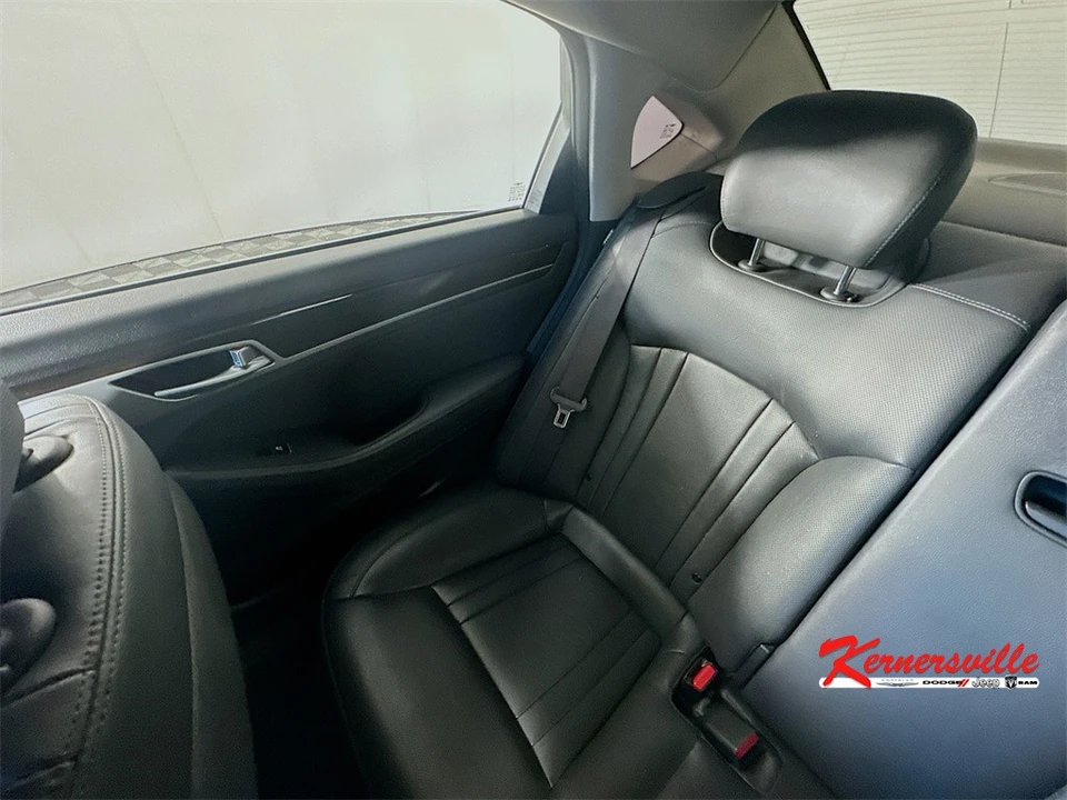 2017 Hyundai Genesis - Image 12 of 21