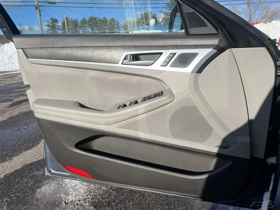2017 Hyundai Genesis - Image 11 of 12