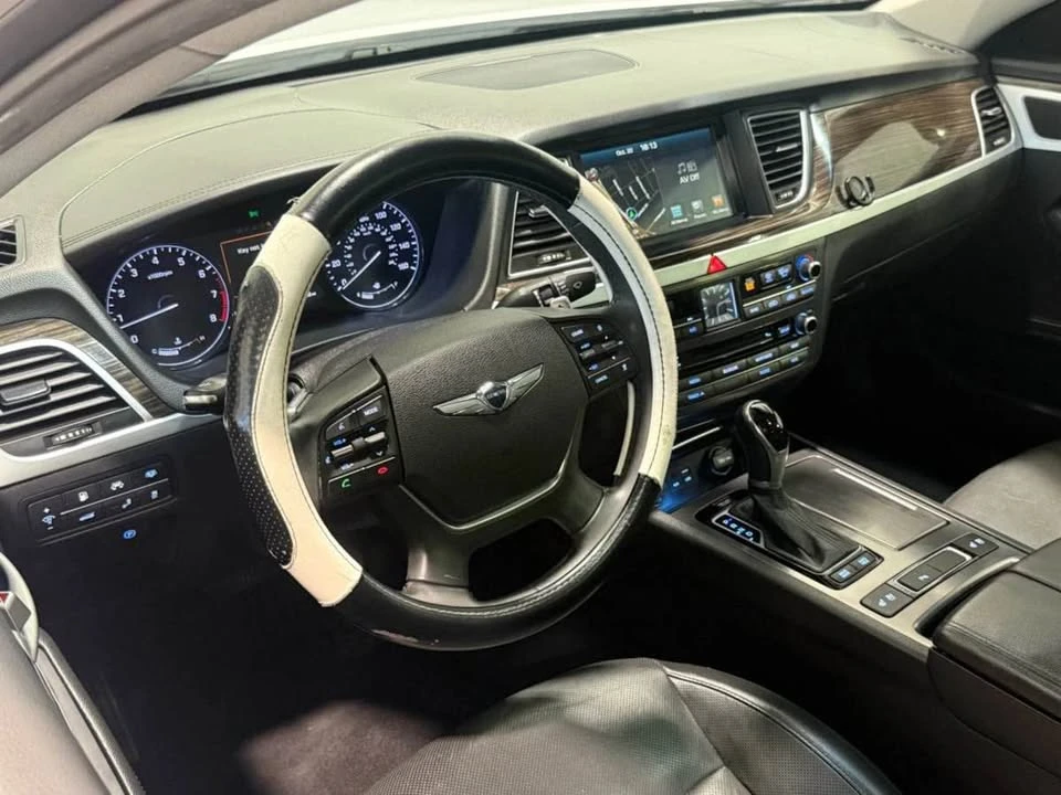 2017 Hyundai Genesis - Image 9 of 18