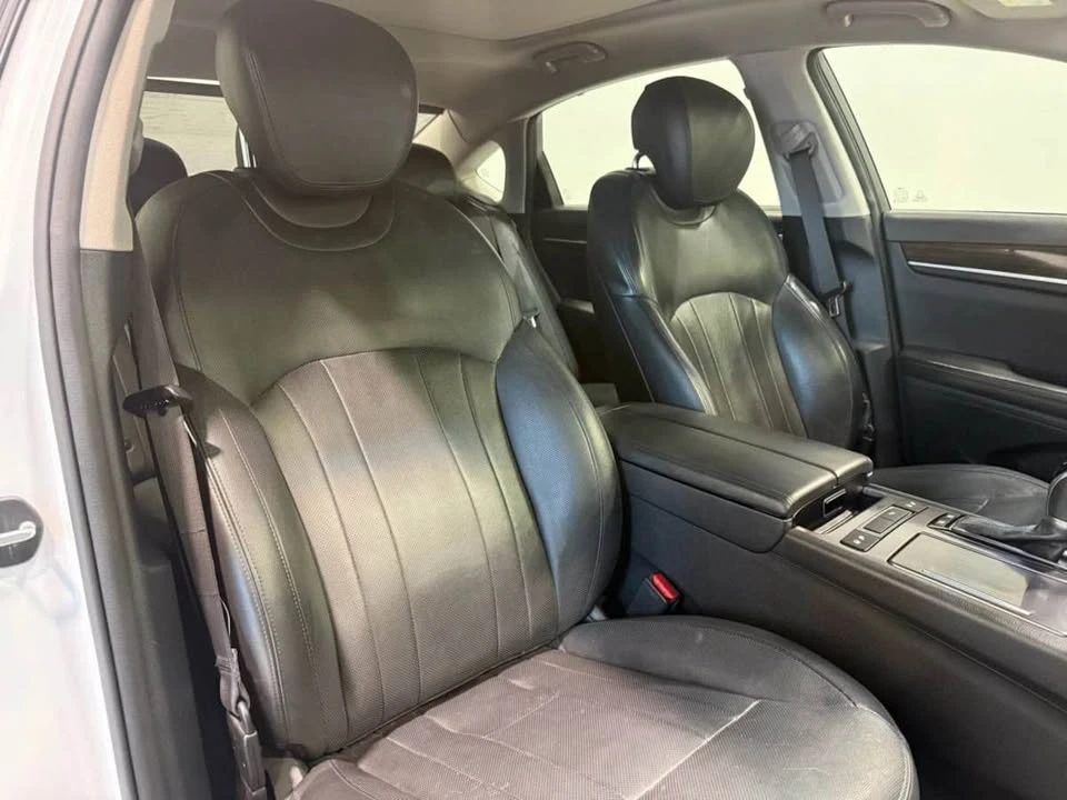 2017 Hyundai Genesis - Image 15 of 18