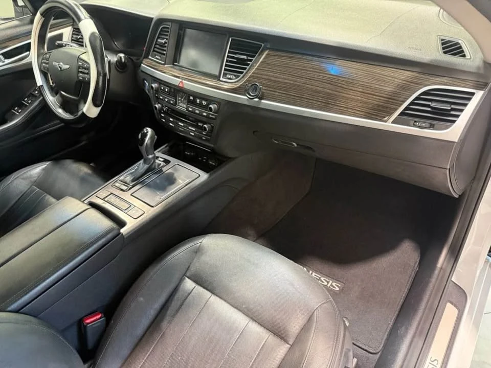 2017 Hyundai Genesis - Image 14 of 18