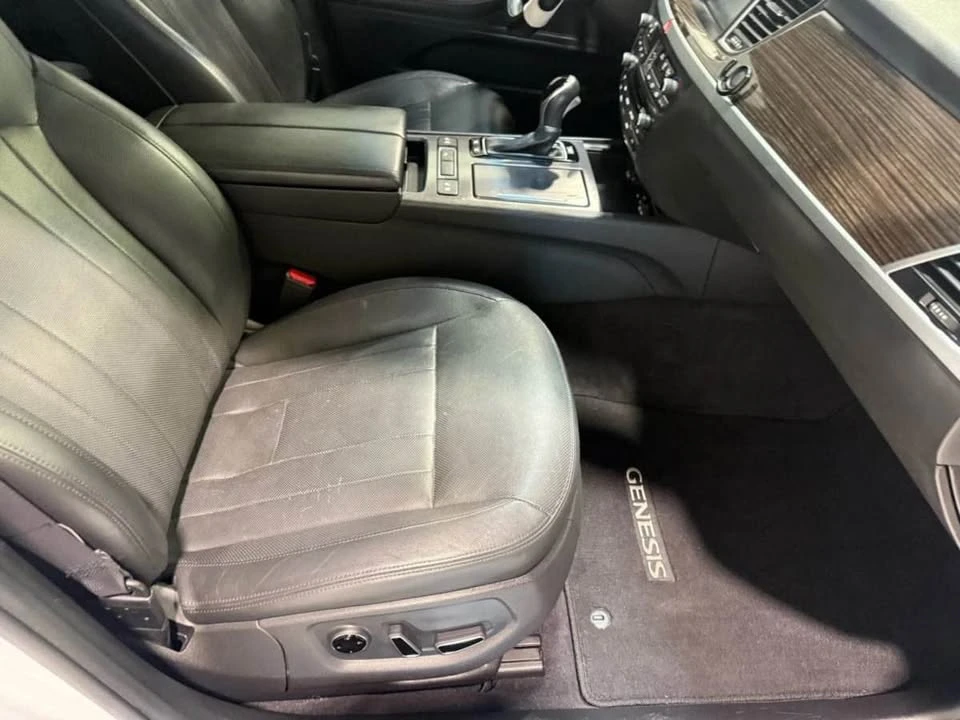 2017 Hyundai Genesis - Image 16 of 18