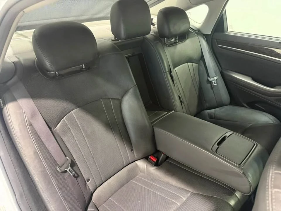 2017 Hyundai Genesis - Image 17 of 18