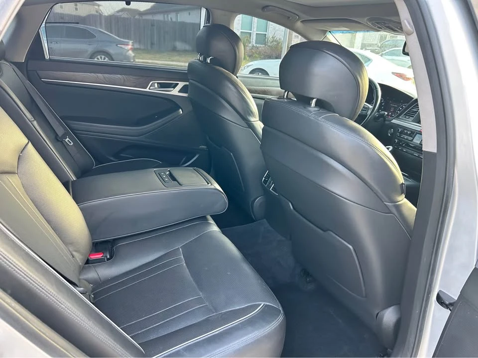 2017 Hyundai Genesis - Image 8 of 13