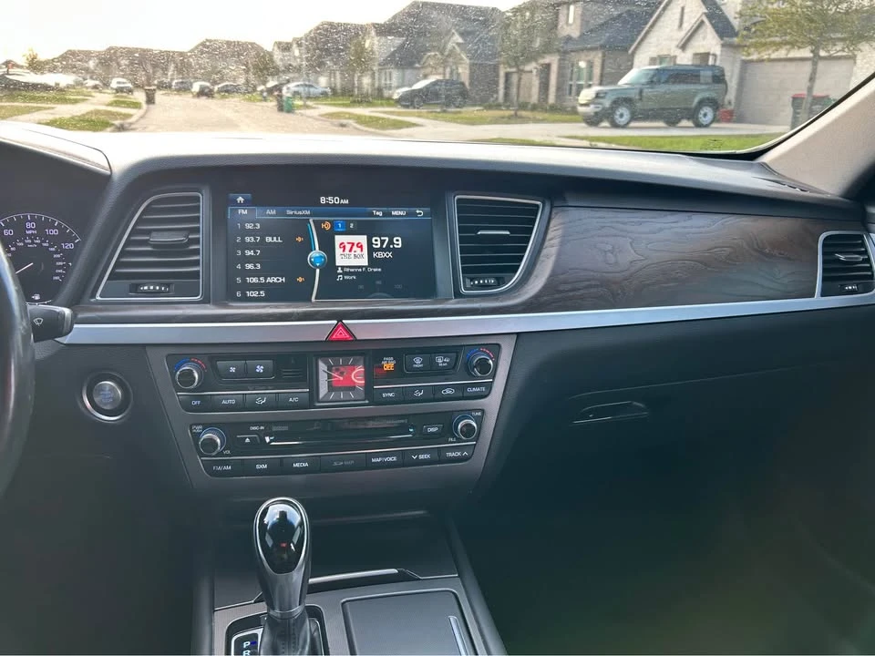 2017 Hyundai Genesis - Image 7 of 13