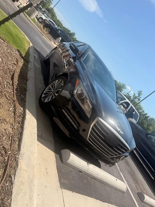 2017 Hyundai Genesis - Image 9 of 12