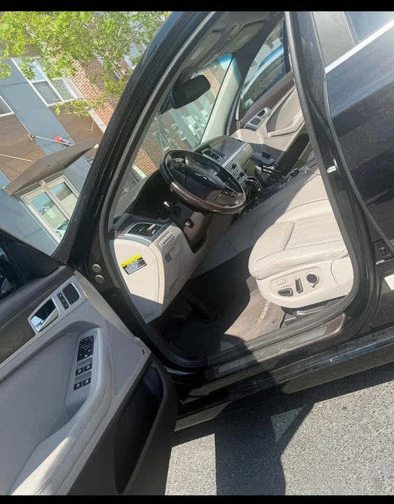 2017 Hyundai Genesis - Image 2 of 12