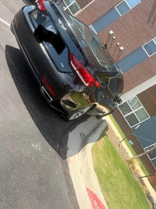 2017 Hyundai Genesis - Image 8 of 12