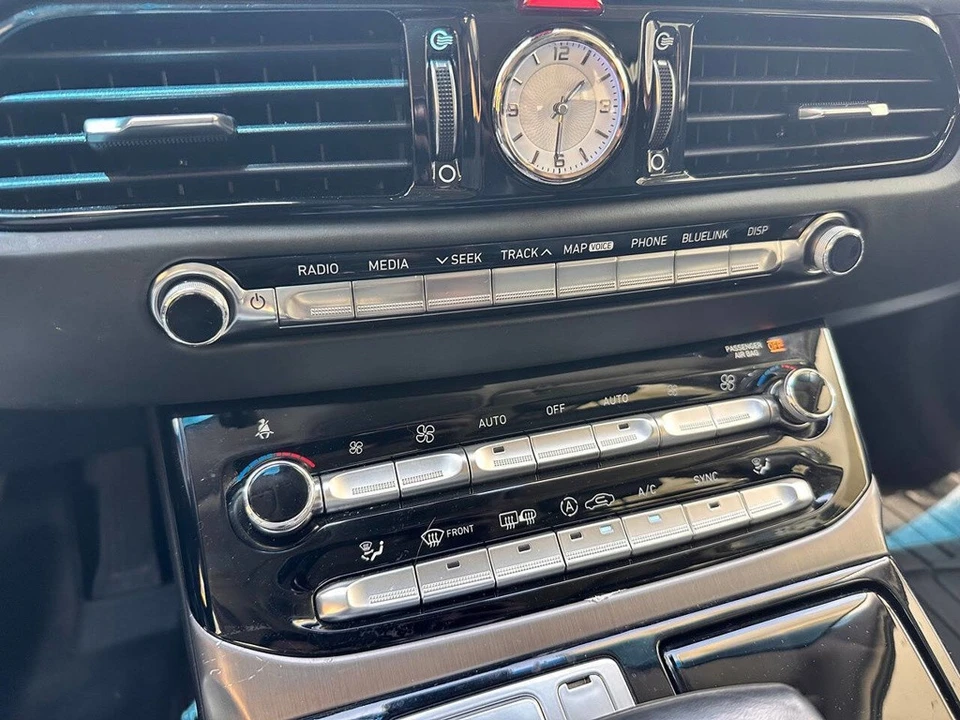 2017 Hyundai Genesis - Image 21 of 24