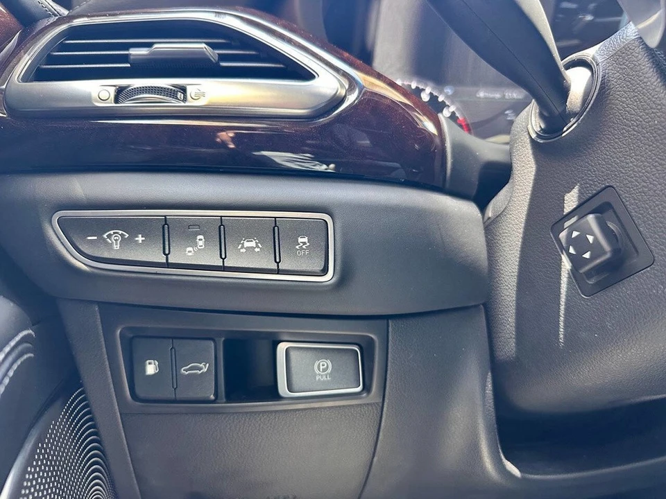 2017 Hyundai Genesis - Image 18 of 24