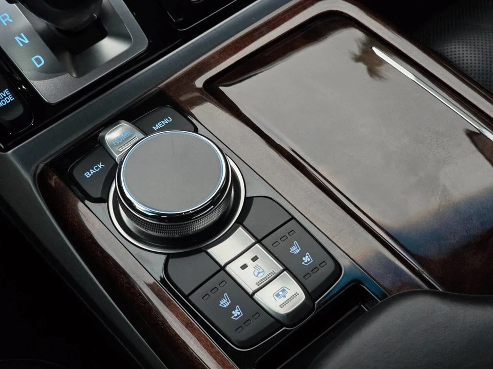 2017 Hyundai Genesis - Image 16 of 21