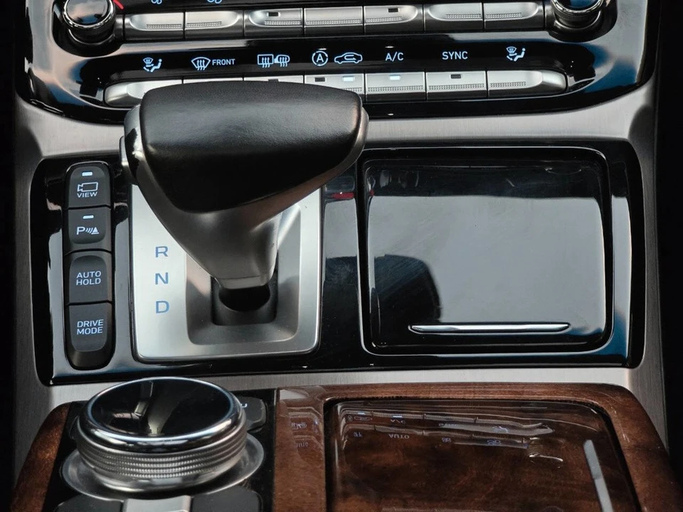 2017 Hyundai Genesis - Image 15 of 21