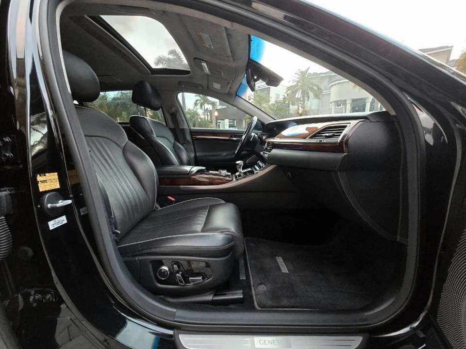 2017 Hyundai Genesis - Image 18 of 21